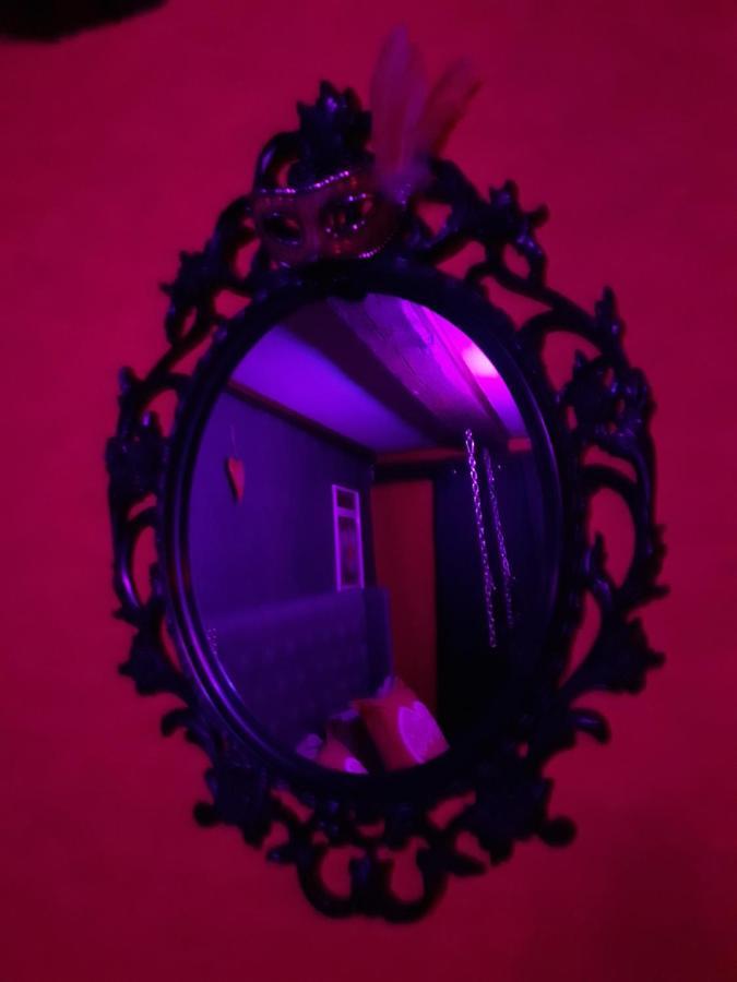 Love Room Le Rouge Et Noir Barr Esterno foto