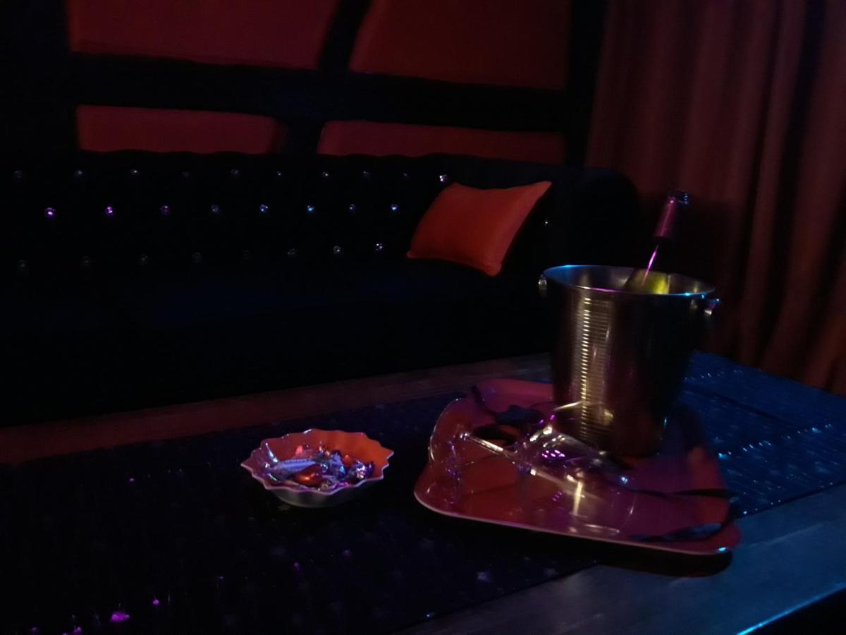 Love Room Le Rouge Et Noir Barr Esterno foto