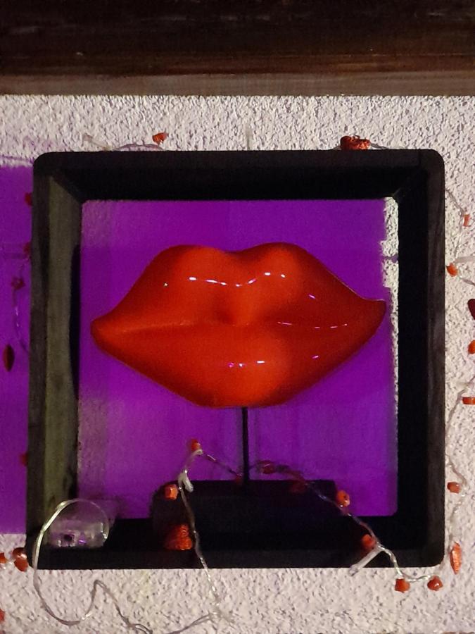 Love Room Le Rouge Et Noir Barr Esterno foto