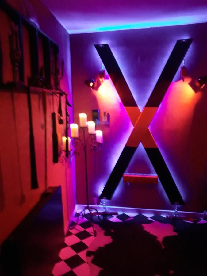Love Room Le Rouge Et Noir Barr Esterno foto