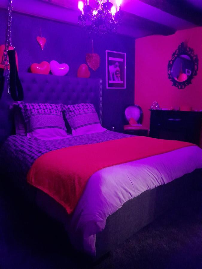 Love Room Le Rouge Et Noir Barr Esterno foto