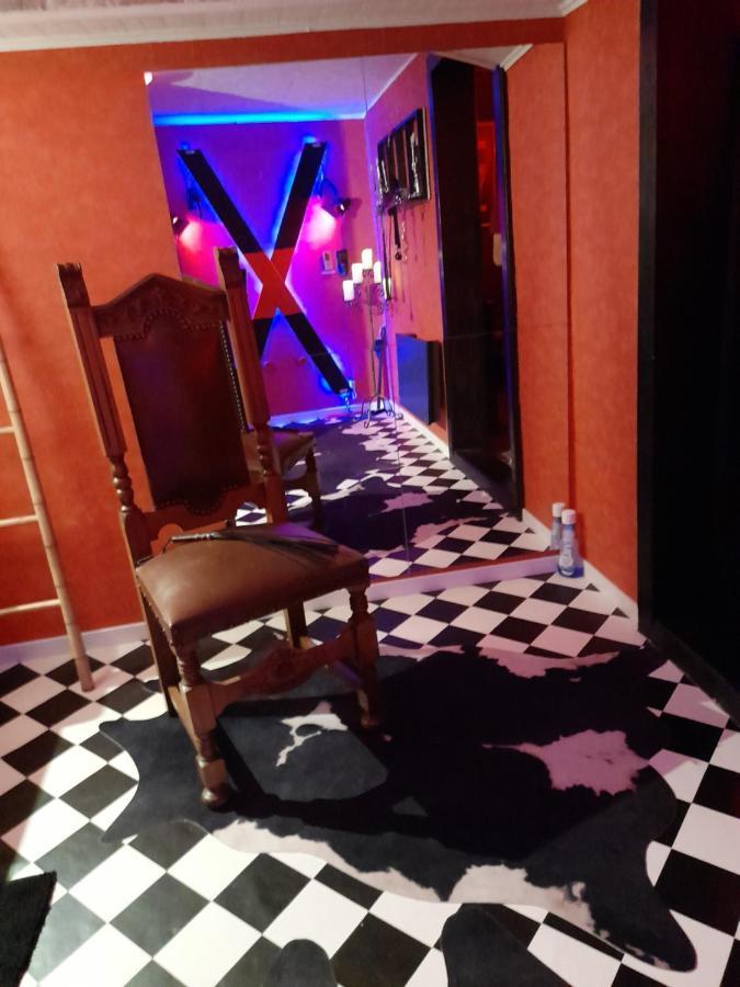 Love Room Le Rouge Et Noir Barr Esterno foto