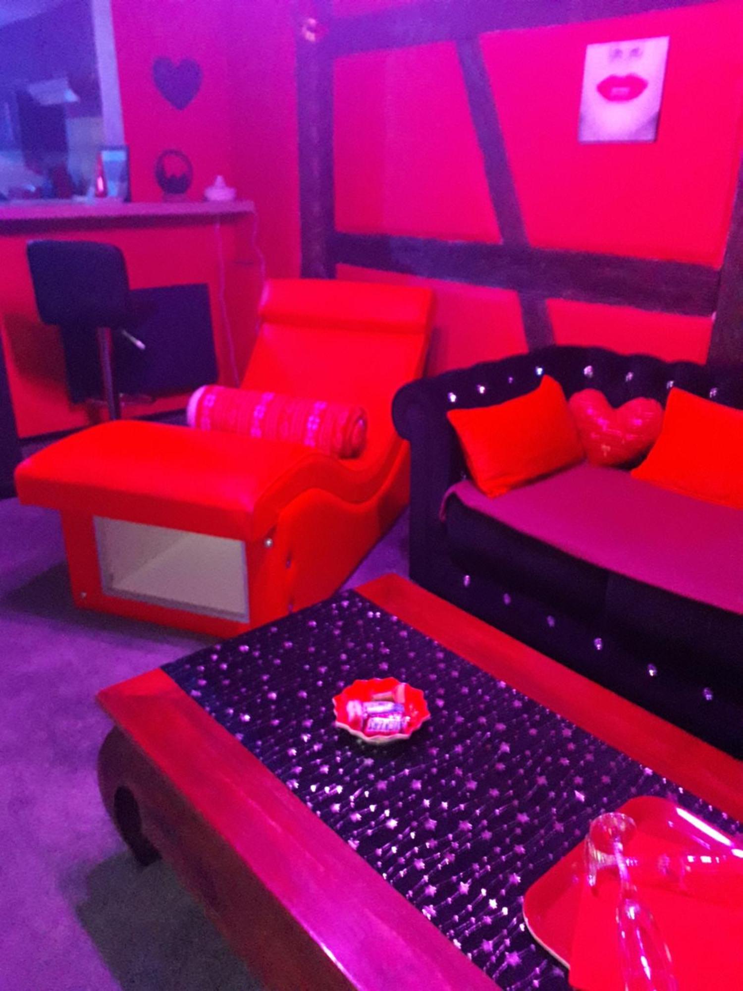 Love Room Le Rouge Et Noir Barr Esterno foto